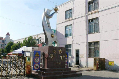 带入户花园的4房，小区周边临近7小、楼下就是公园